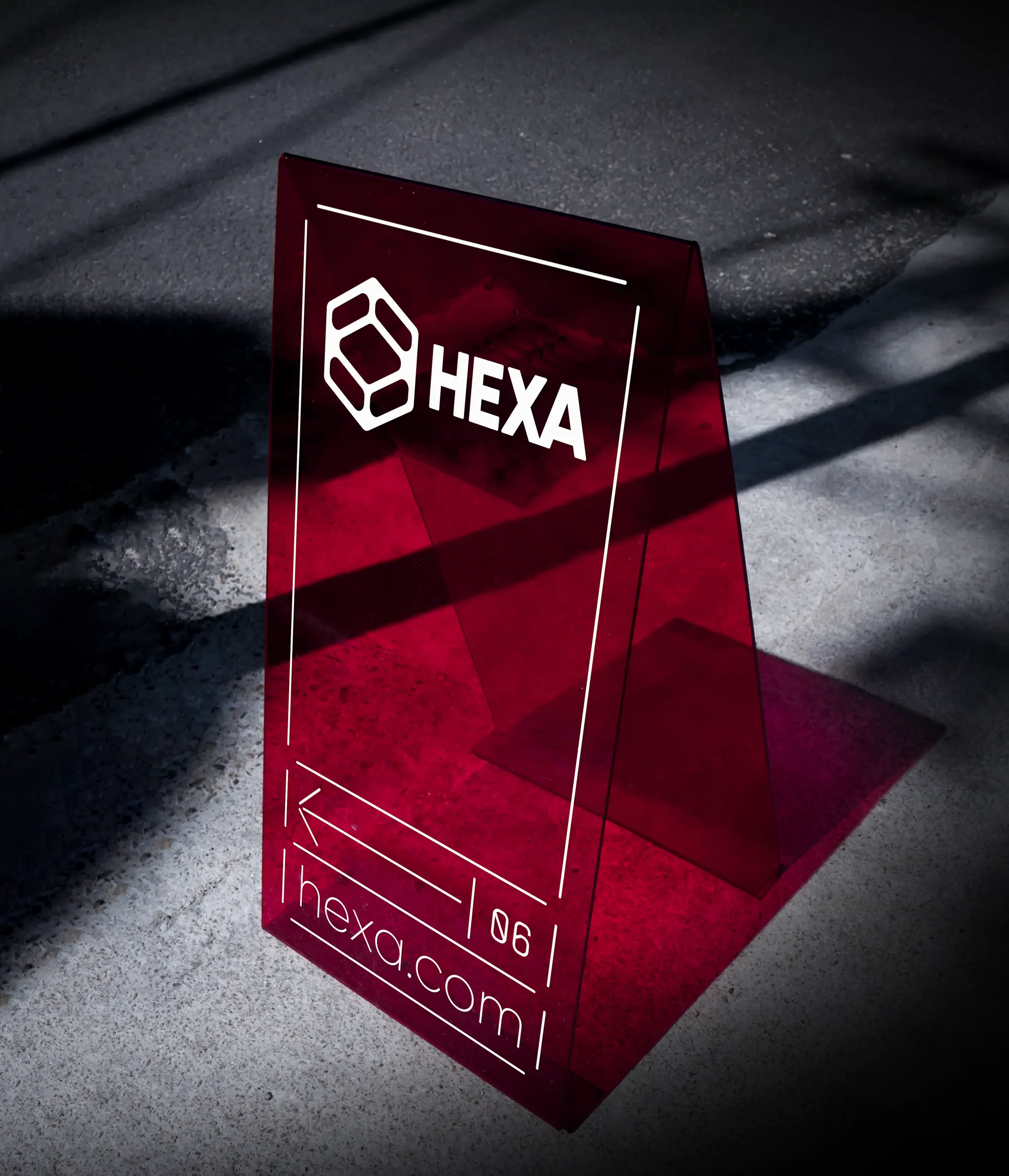 Hexa, Signage
